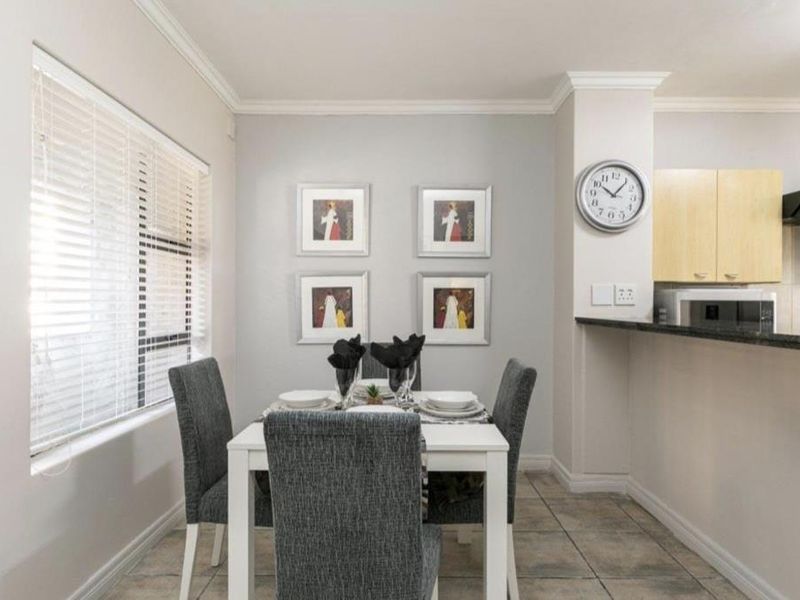 A BEAUTIFULLY FURNISHED TWO BEDROOM APARTMENT - Photo 4