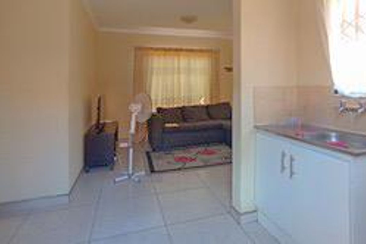 Stunning 3 bedrooms house for sale in Soshanguve VV - Photo 3