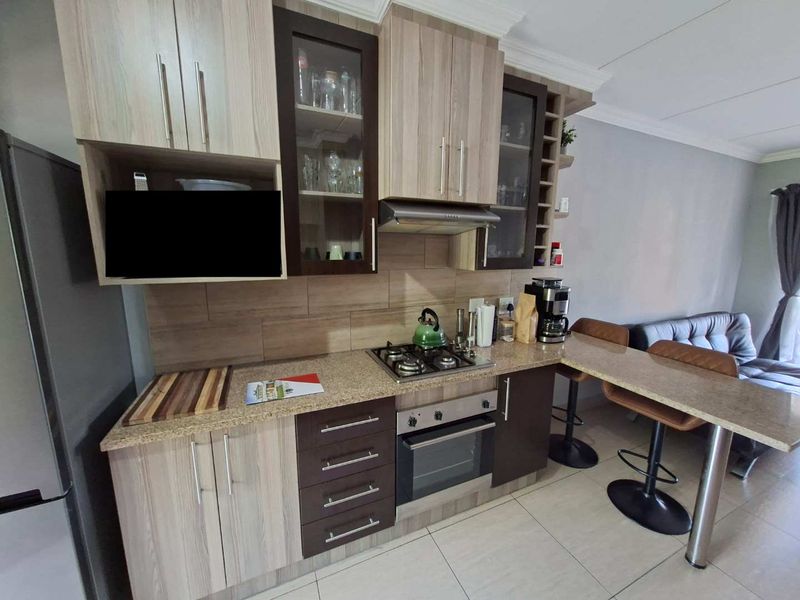 2 Bedroom Apartment For Sale - Photo 2