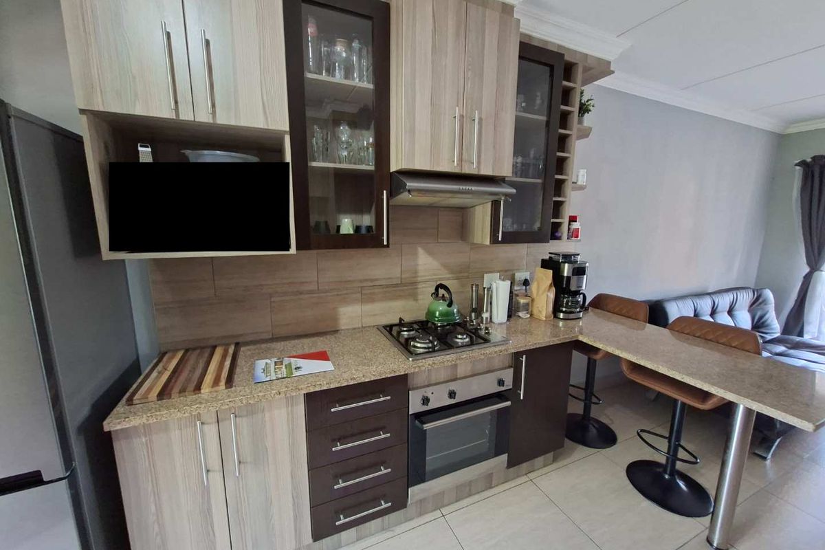 2 Bedroom Apartment For Sale - Photo 2