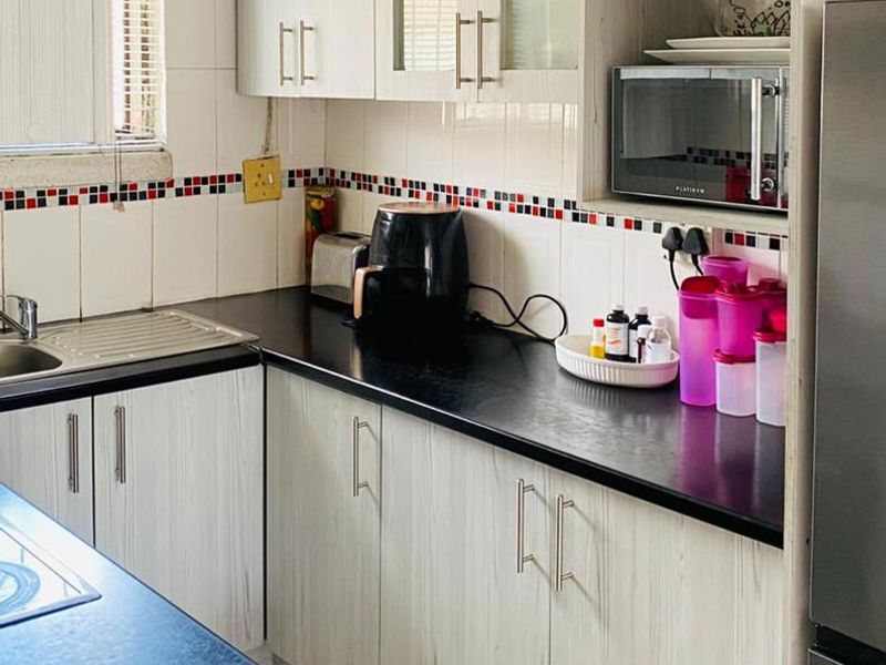 Stunning 2 Bedroom Property for Sale in Old Crossroads - Photo 7