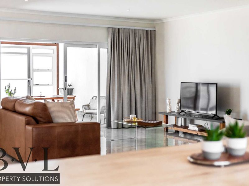 Perfect Three Bedroom Family Home in a Peaceful Coastal Neighbourhood - Photo 2