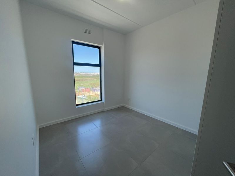 Brand New 2-Bedroom Apartment for Sale – River Views, Rivergate - Photo 7