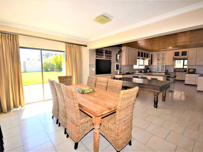 Spacious double story house near the Mall and beach - Photo 6