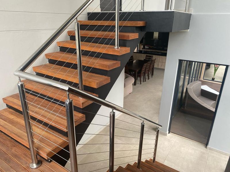 Beautiful Home For Sale in Palm Lakes Estate - Photo 4
