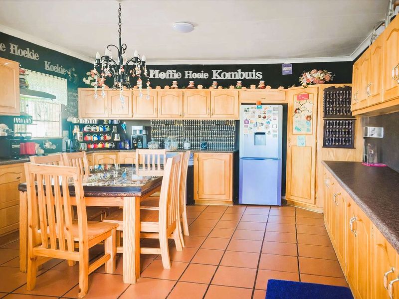 Family Home with Boreholes and Granny Flat - Photo 4