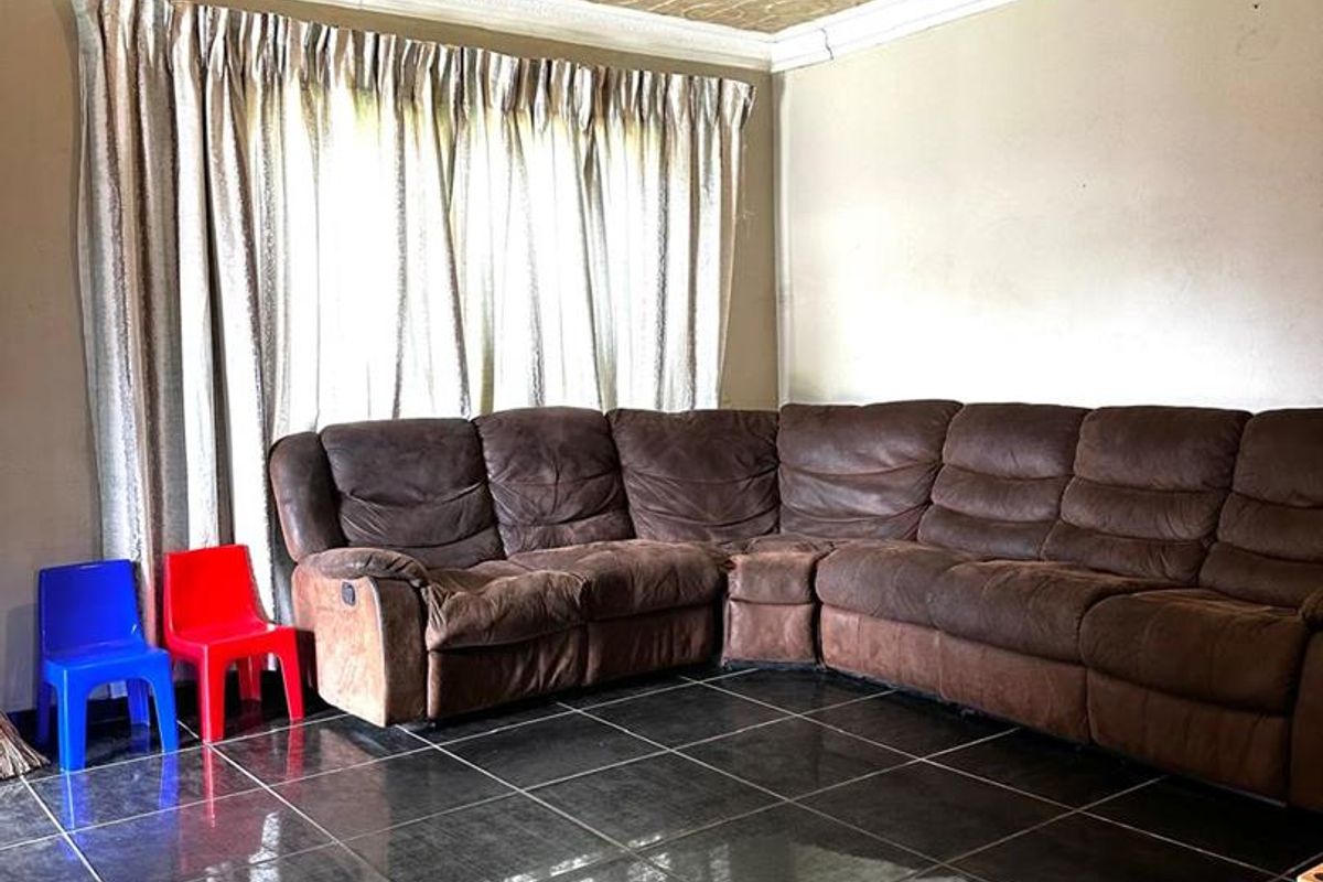 Your Next Home Awaits! 3-Bedroom Rental with En Suite & Garage - Photo 2