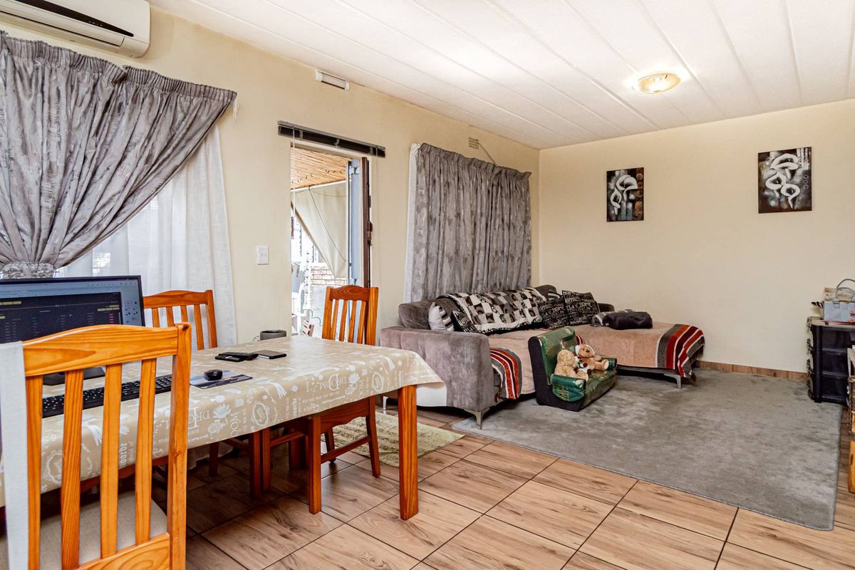 Pet Friendly Charrming Duplex Townhouse for Sale - Photo 5