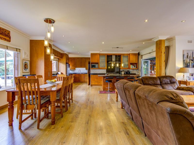 STUNNING 4 to 5 BEDROOM HOME WITH SOLAR AND WATER BACK UP and HOME OFFICE SPACE - Photo 5