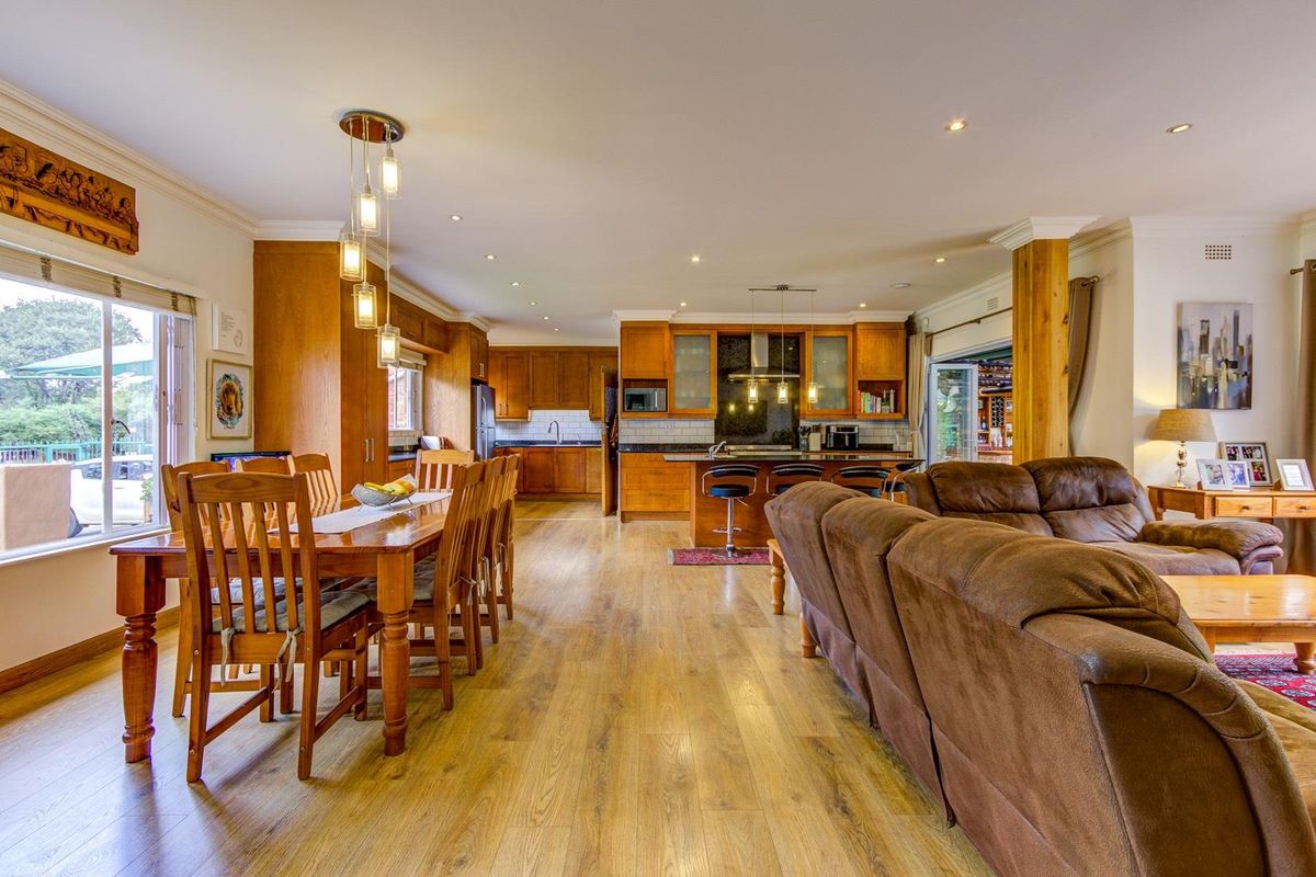 STUNNING 4 to 5 BEDROOM HOME WITH SOLAR AND WATER BACK UP and HOME OFFICE SPACE - Photo 5