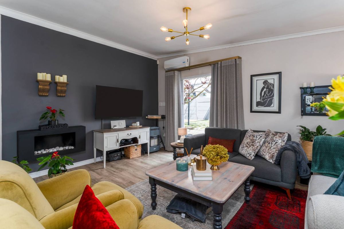 COMFY AND WELCOMING - Photo 2