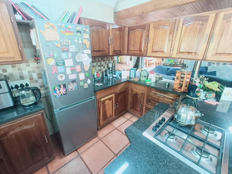 BEAUTIFUL FAMILY HOUSE FOR SALE IN ZWARTKOP!!!!!! - Photo 3