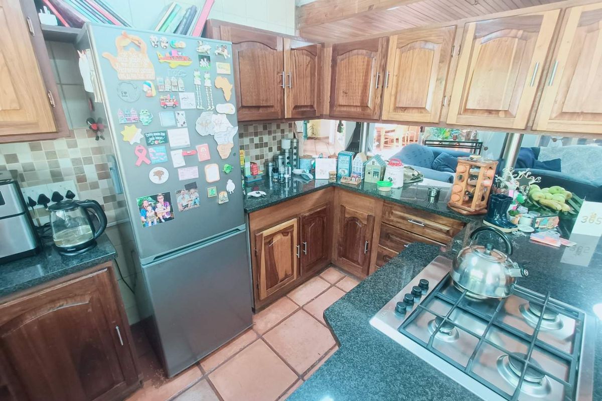 BEAUTIFUL FAMILY HOUSE FOR SALE IN ZWARTKOP!!!!!! - Photo 3