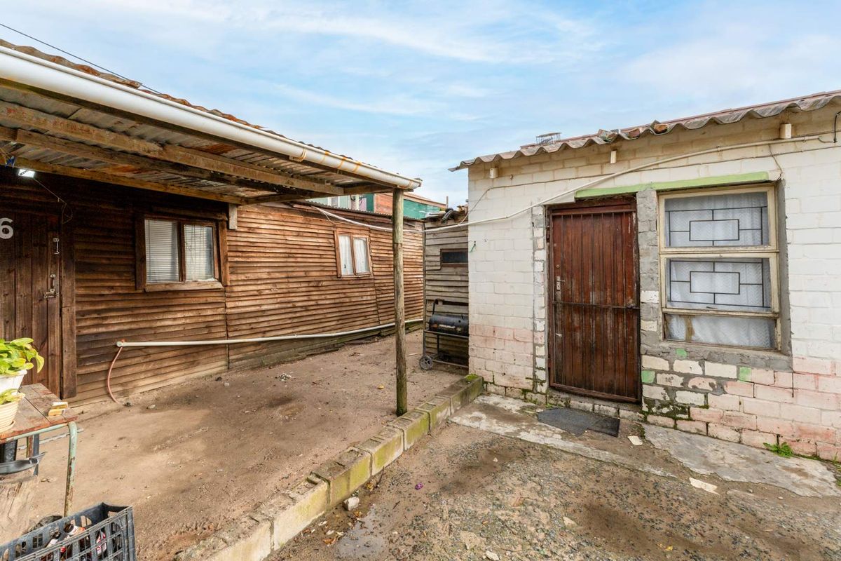 2-Bedroom Fixer-Upper in Hibiscus Close, Ocean View - Photo 3