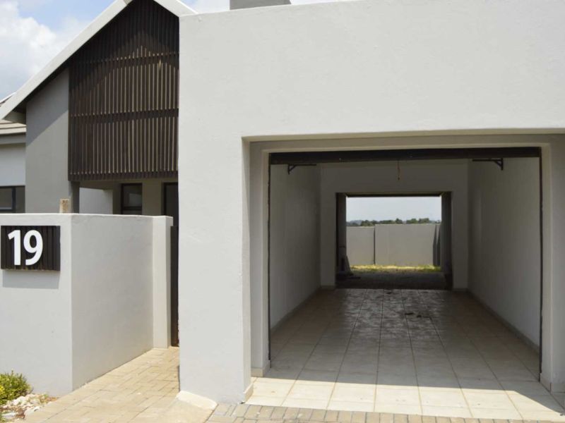 A Story of Serenity at De La Casa - Photo 3