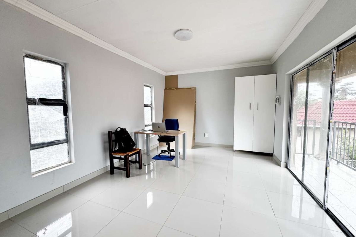 Modern Studio Apartment - Photo 2