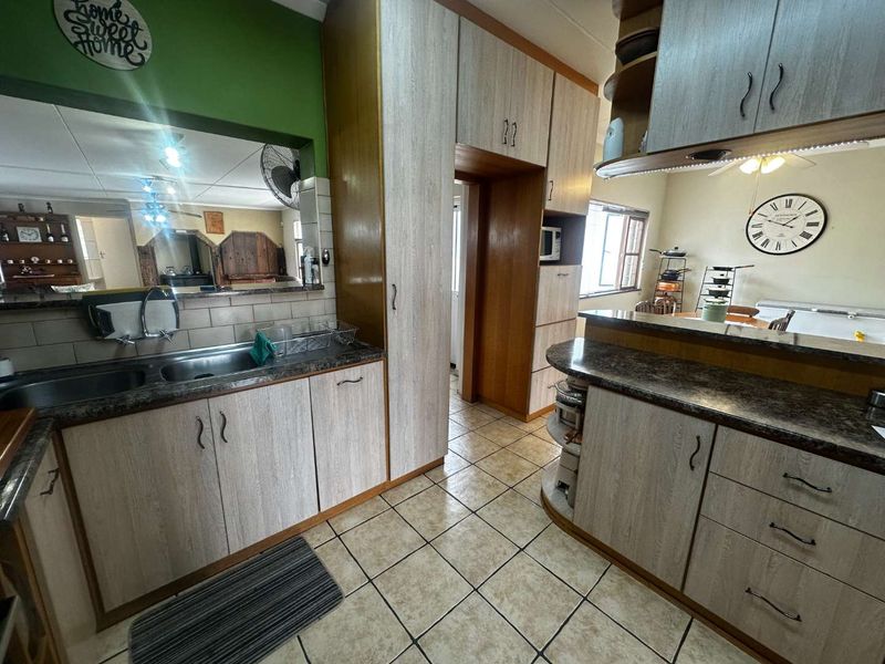 Large Family Home Walvis Bay - Photo 4