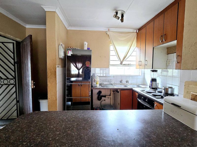 Renovator’s Dream – Endless Potential! - Photo 5