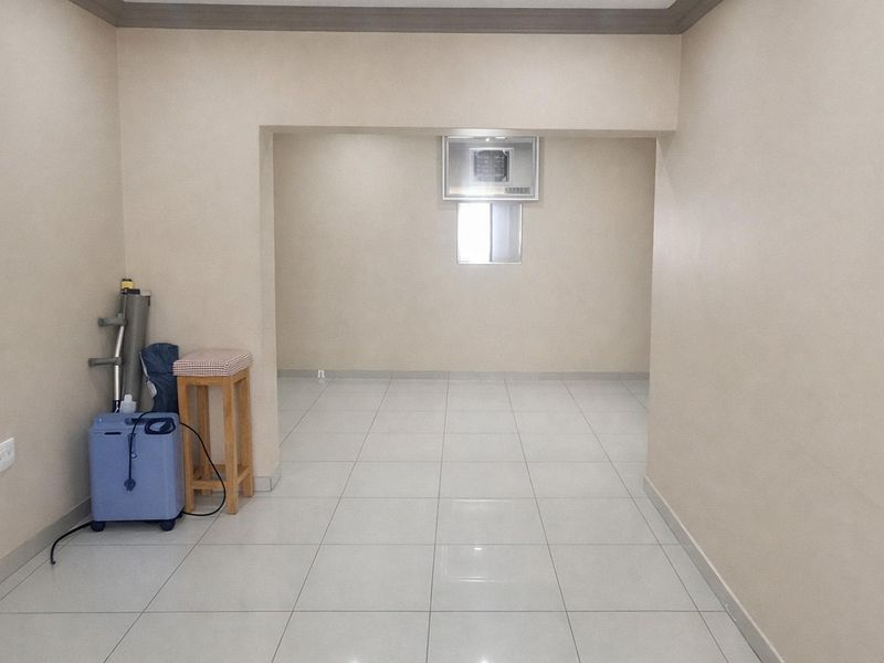 Beautiful, Modern 3 bedroom home - Photo 4