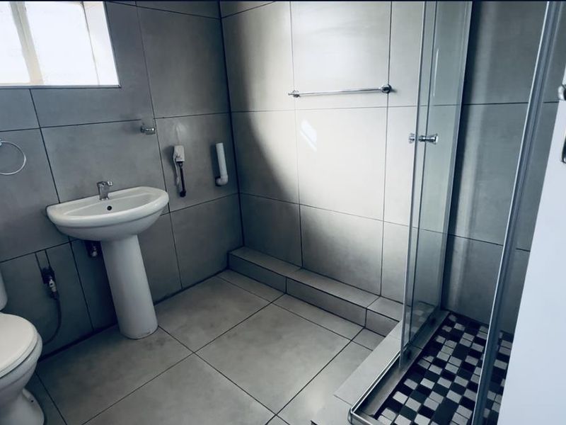 Modern Ground Floor 1-Bedroom Apartment to Rent in Popular Villa Barcelona, Albertville/Newlands - Photo 4