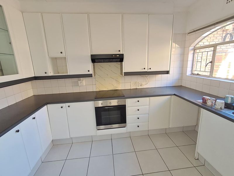 1 Bedroom Duplex Unit in Corlett Gardens - Photo 4