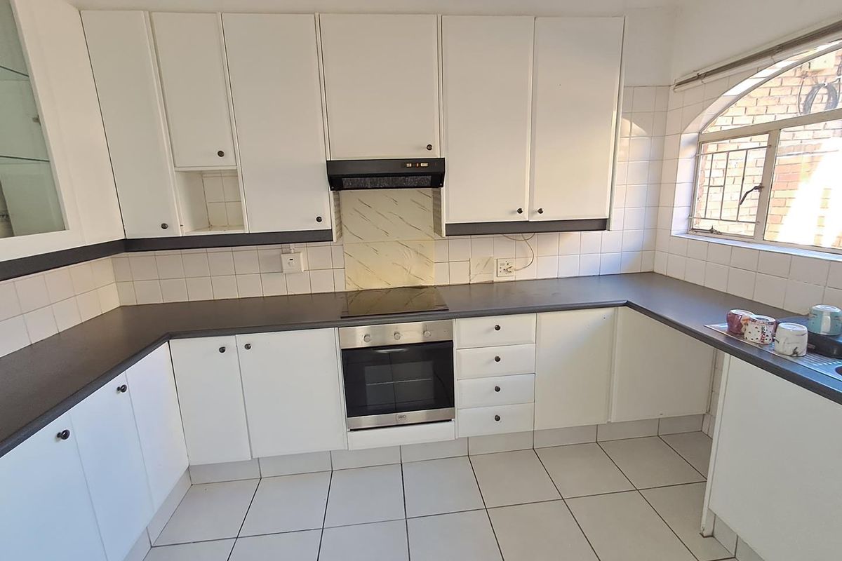 1 Bedroom Duplex Unit in Corlett Gardens - Photo 4