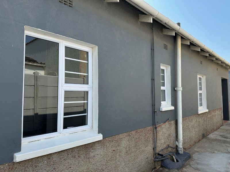 2 Very Neat Homes on 1 Erf. - Photo 6