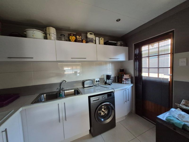 Lovely 3 bedroom home for sale in Reebok, Groot Brak River - Photo 7