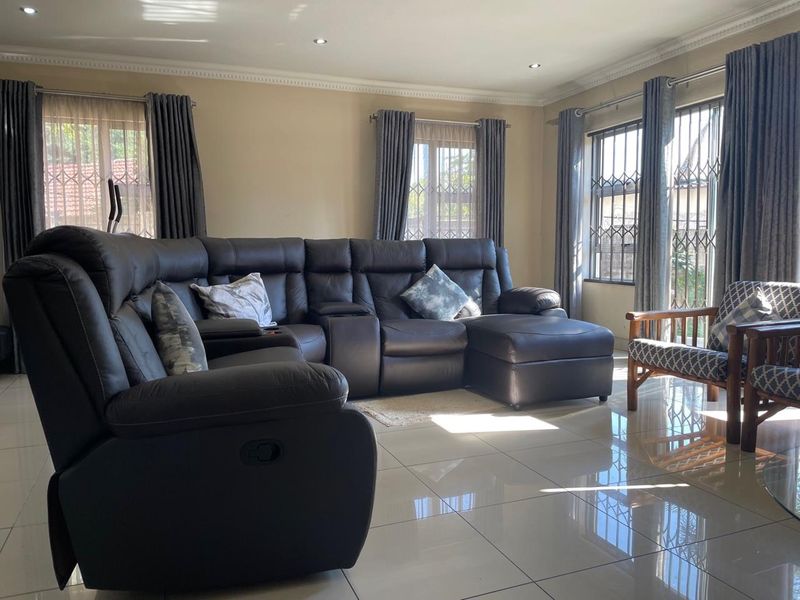 4 Bedroom house available in Bloubsrand - Photo 5