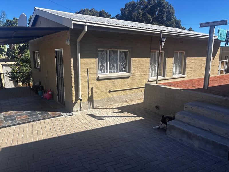 Windhoek West: 4 Bedroom house with Flat is For Sale - Photo 3