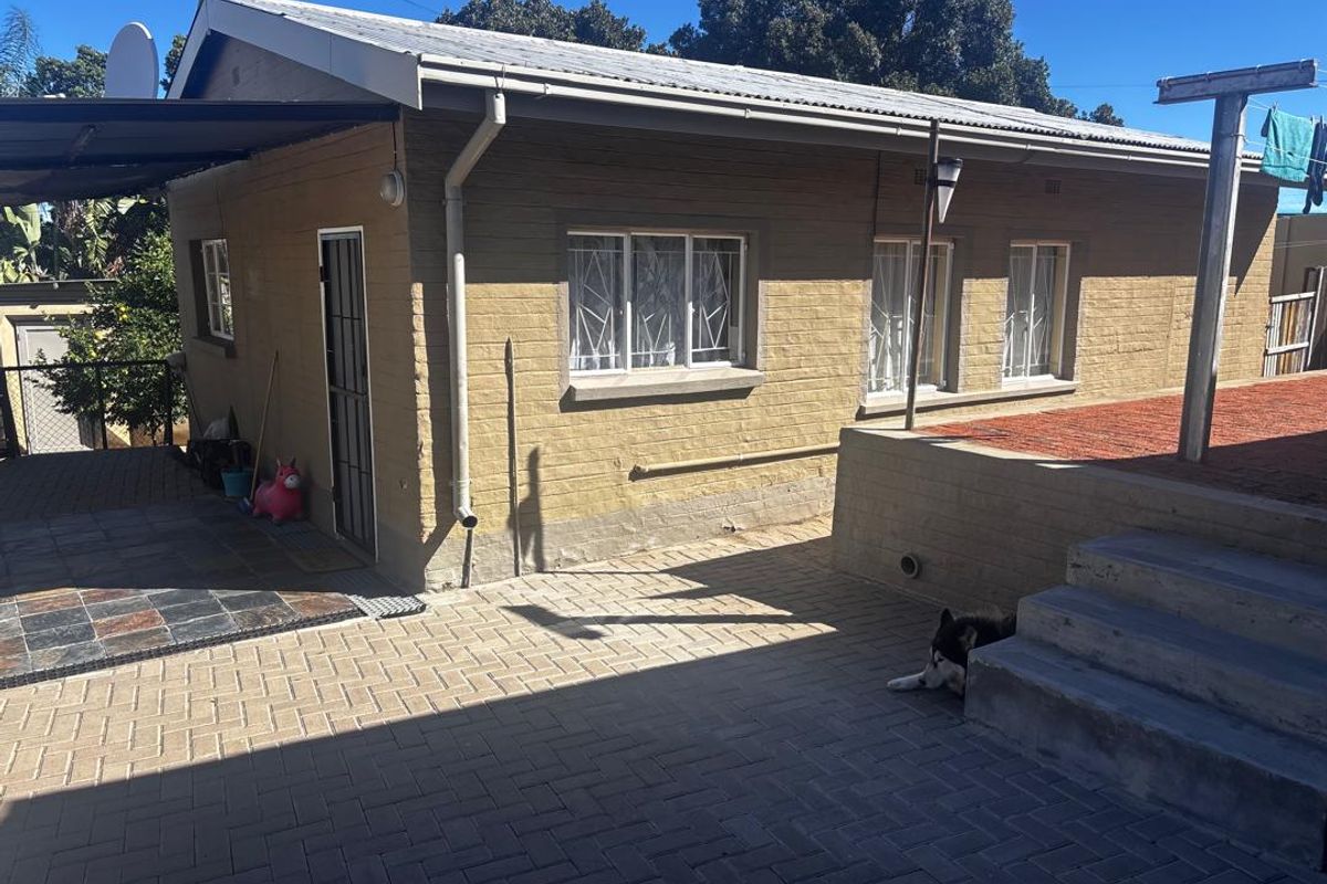 Windhoek West: 4 Bedroom house with Flat is For Sale - Photo 3