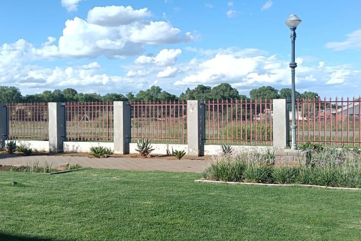 Edable land. Broiler Cage for 19000 chickens fully computeries.Totally off grid. - Photo 5