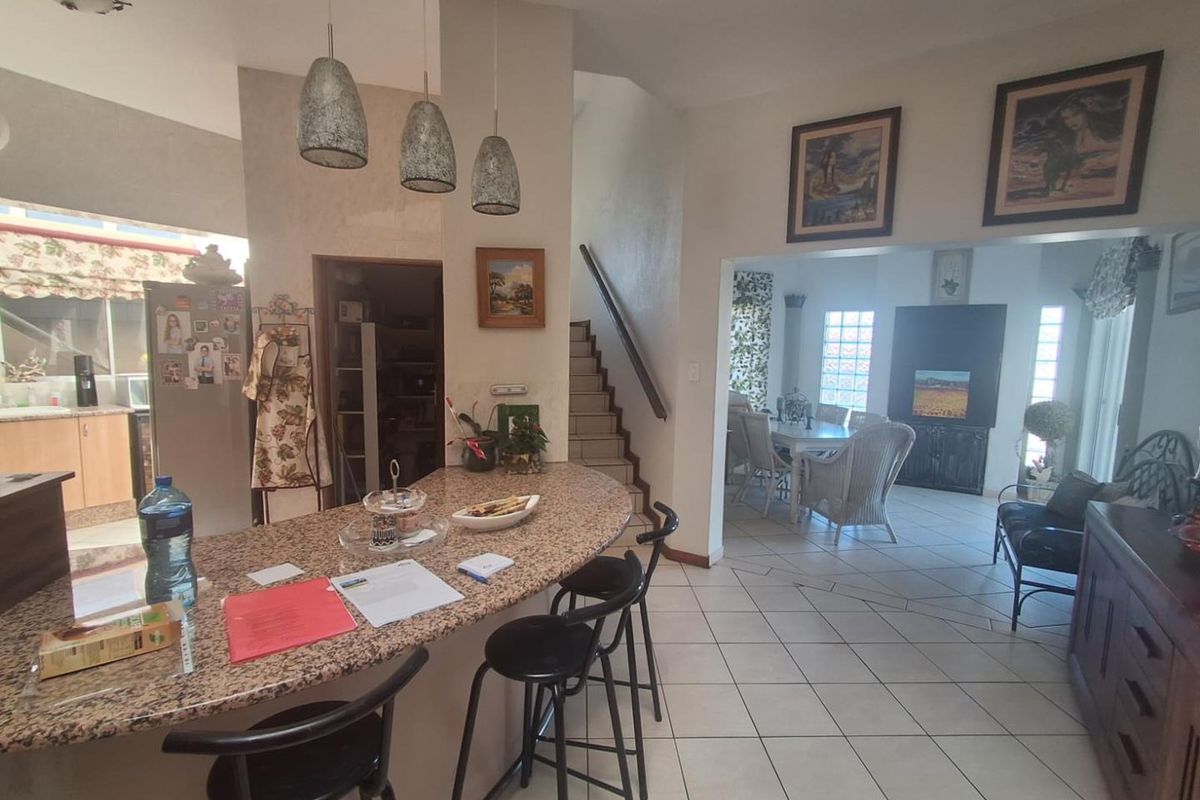 PET FRIENDLY DUPLEX IN BASSONIA - Photo 3