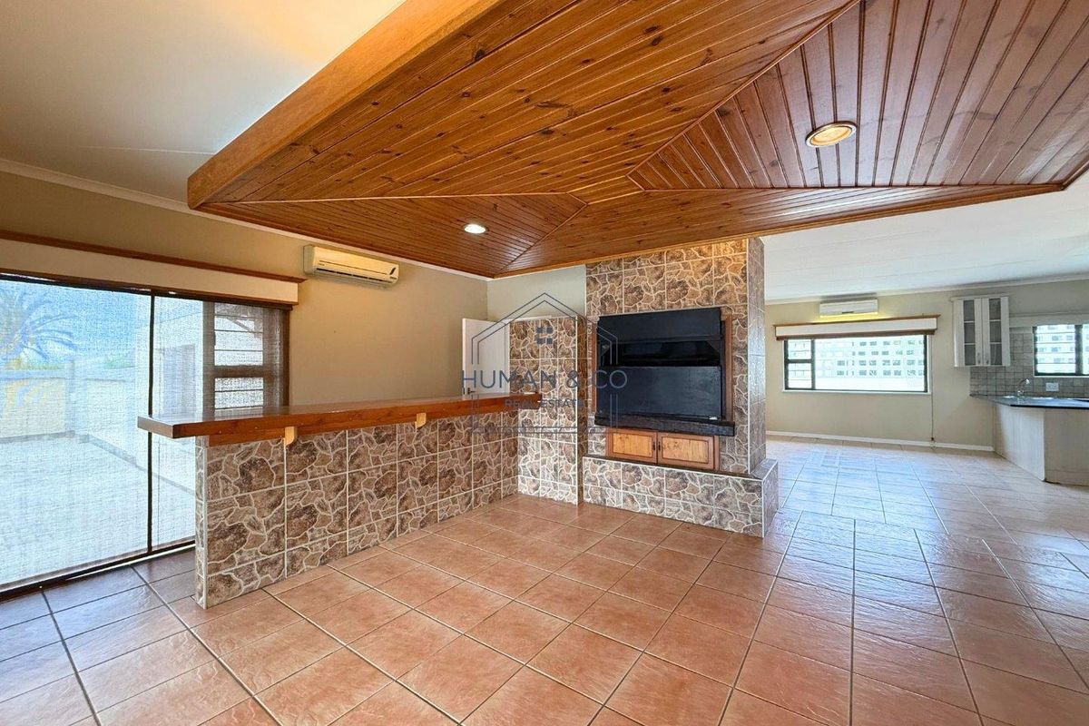 Spacious 4-Bedroom Home with 1 Bedroom Flat & Additional Flatlet – Ideal for a Large Family or Investment Opportunity - Photo 2