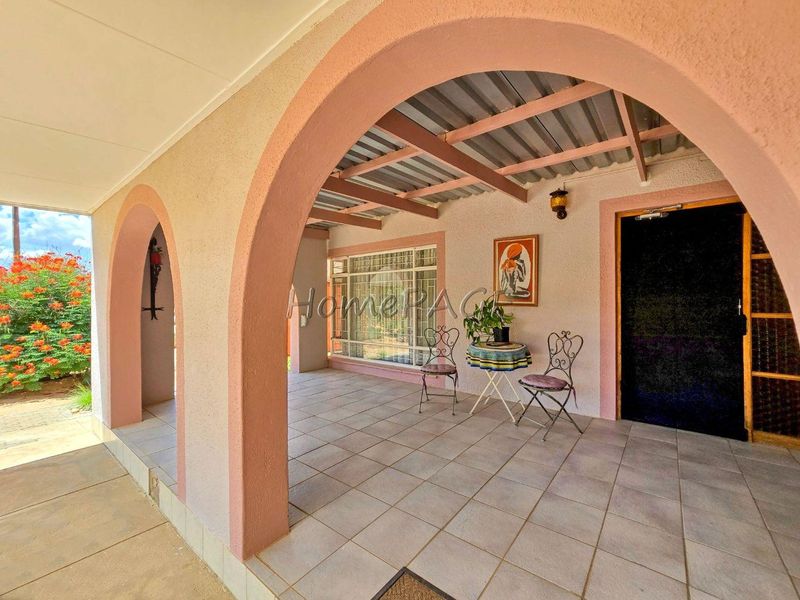 Omaruru:  Very neat 3 Bedr Home with Flat is for Sale - Photo 6