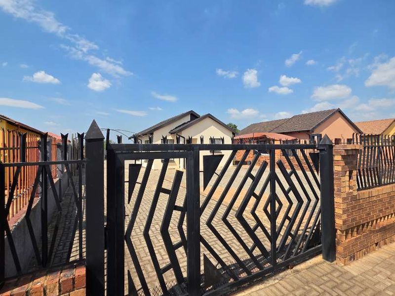 2 Bedrooms family home for sale on a massive stand - Photo 2