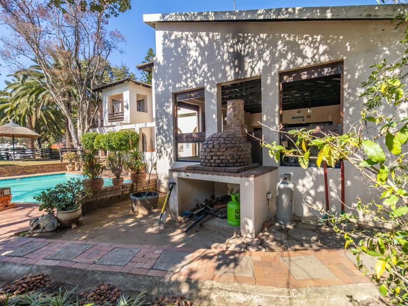 Versatile Investment Property with Development Potential in a Prime Location - Photo 10