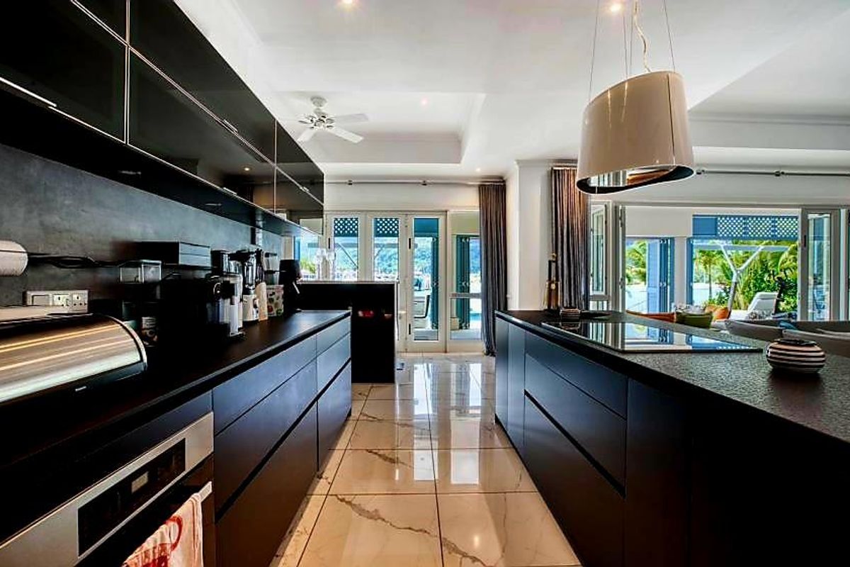 Exquisite ocean front Eden Island villa - Photo 5