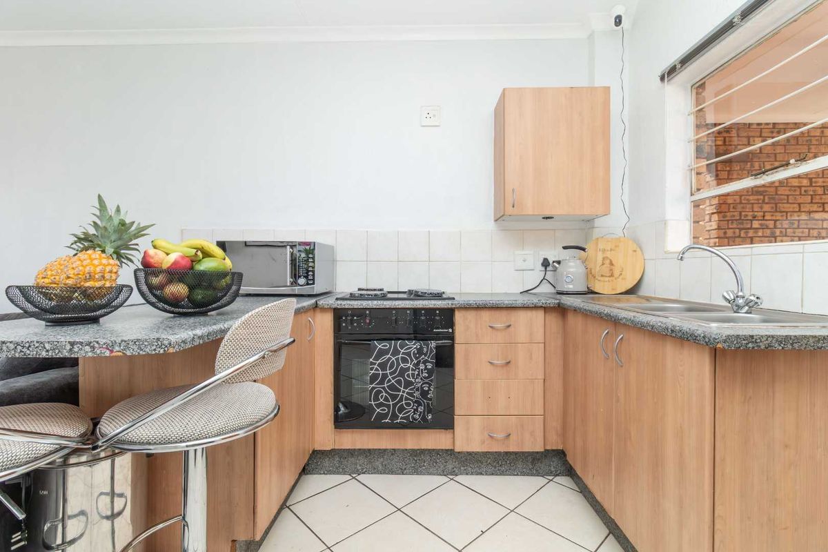 Unwind in Style: Modern 2 bedroom apartment. Mountain Views from Your Private Balcony - Photo 3