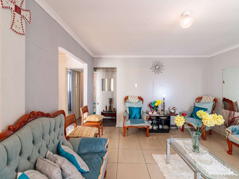 BEAUTIFUL MAINTAINED FAMILY HOME - Photo 3