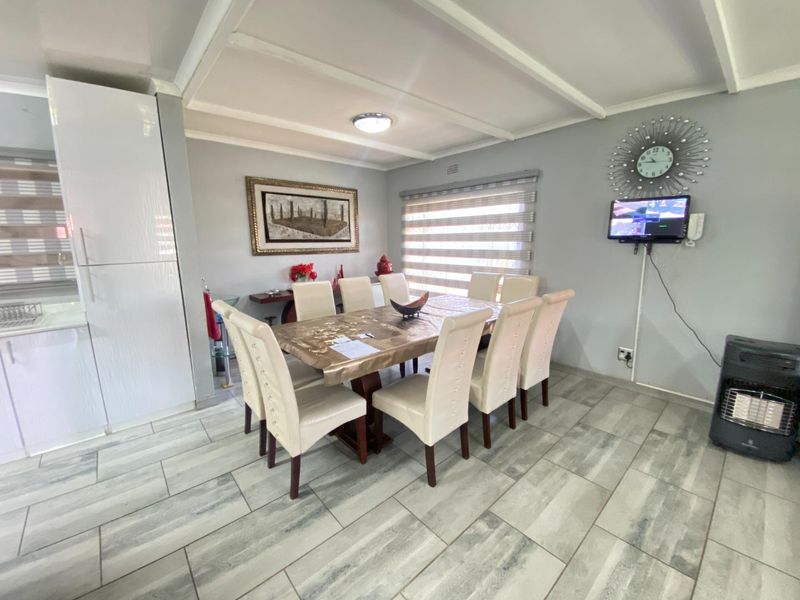 MOVE-IN READY RENOVATED GEM! - Photo 8