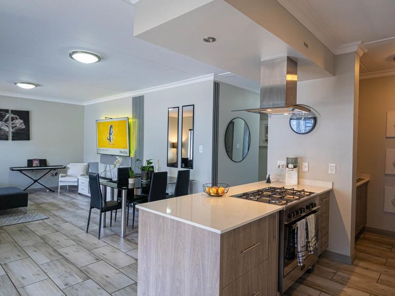 Modern 2 Bed 2 Bath Apartment in Lifestyle Complex - Photo 2