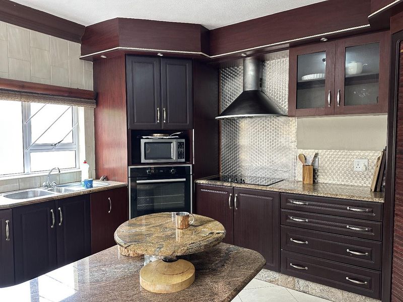 SPACIOUS 4 BEDROOM HOME WITH FLATLET AND GARDEN FOR RENT, SWAKOPMUND, VINETA - Photo 3