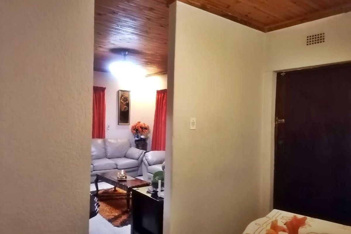 Family home with Flat - Photo 3