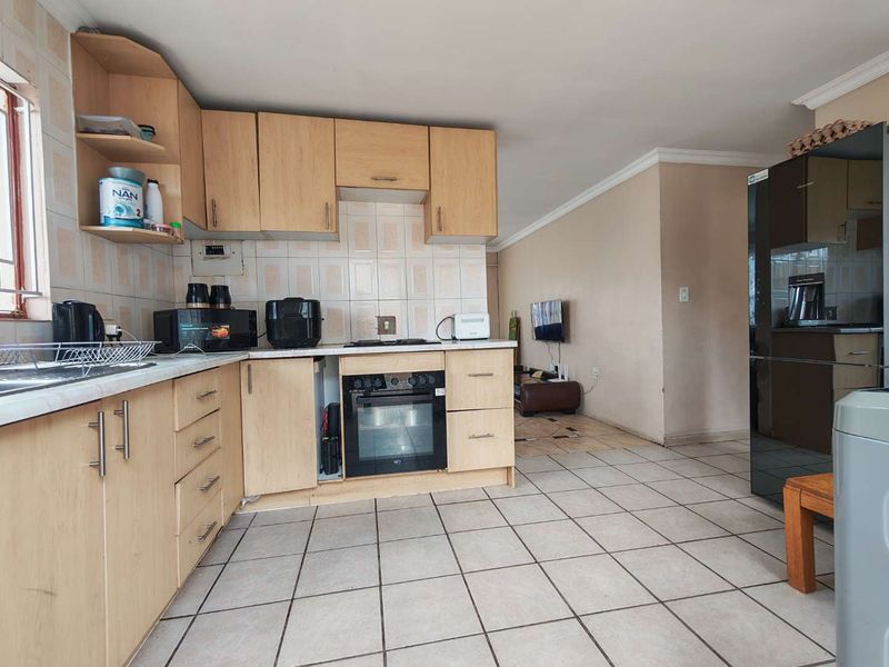 3 Bedroom House for Sale in Cosmo City - Photo 7