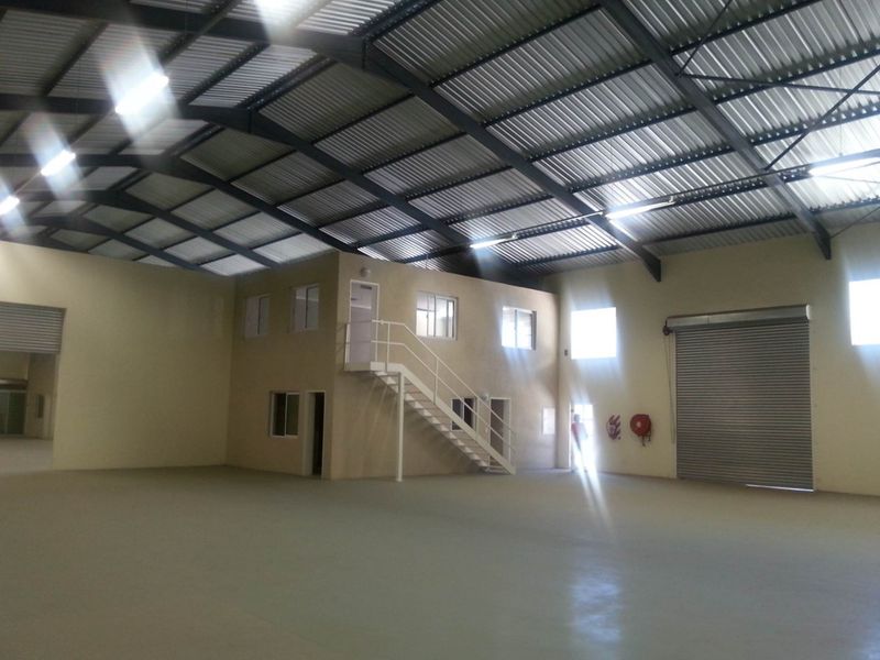 Warehouse to let Northern Industrial- Street Front - Photo 7