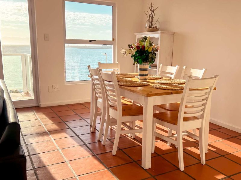 4 BEDROOM TOWNHOUSE WITH SEA VIEWS - Photo 4