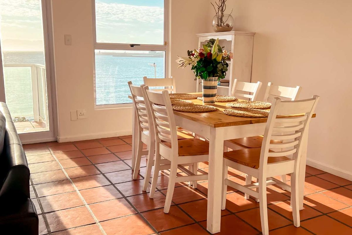4 BEDROOM TOWNHOUSE WITH SEA VIEWS - Photo 4