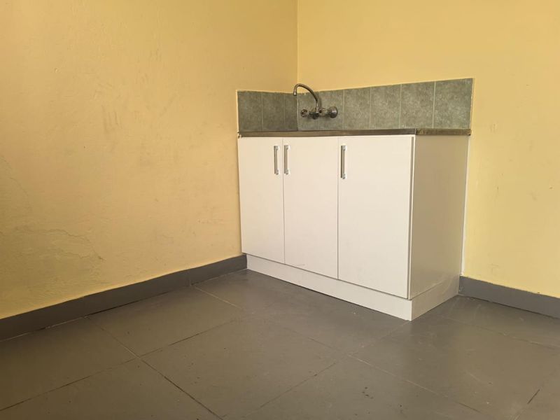 Charming 2 Bedroom Home Awaits You in Shallcross - Photo 6