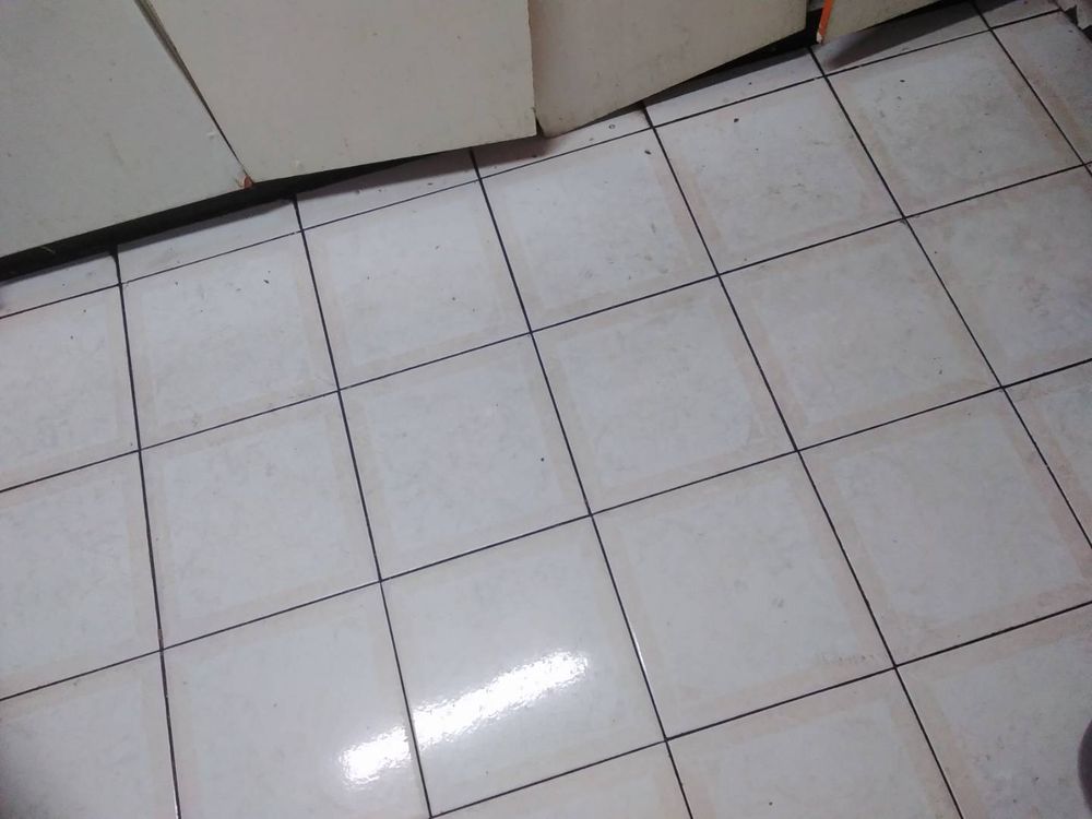 TILES:GOOD CONDITION
